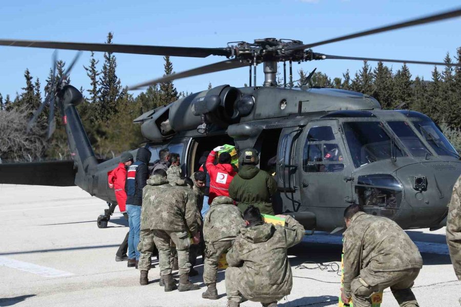 Kızılay Ve Tsk’dan Köylere Helikopterle Yardım