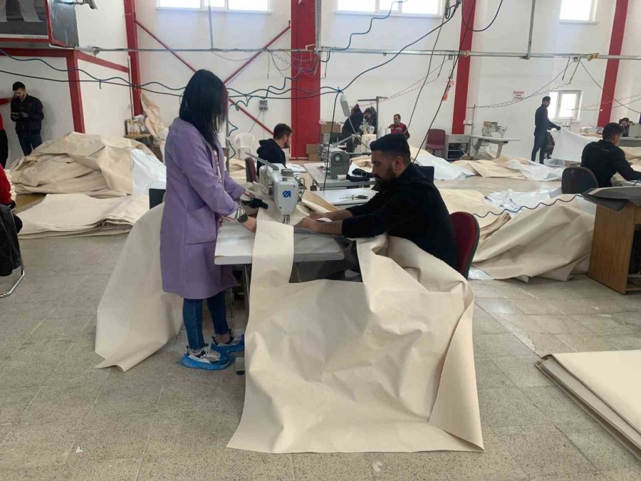 Kızılay’ın Ürettiği Deprem Çadırlarının Afet Bölgelerine Sevki Sürüyor