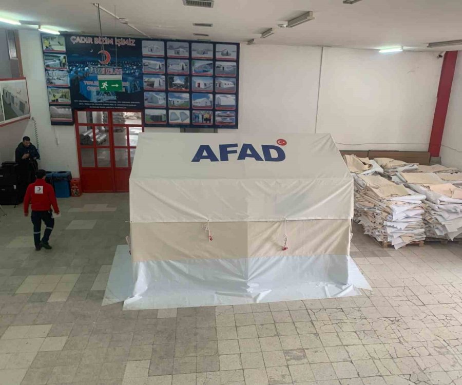 Kızılay’ın Ürettiği Deprem Çadırlarının Afet Bölgelerine Sevki Sürüyor