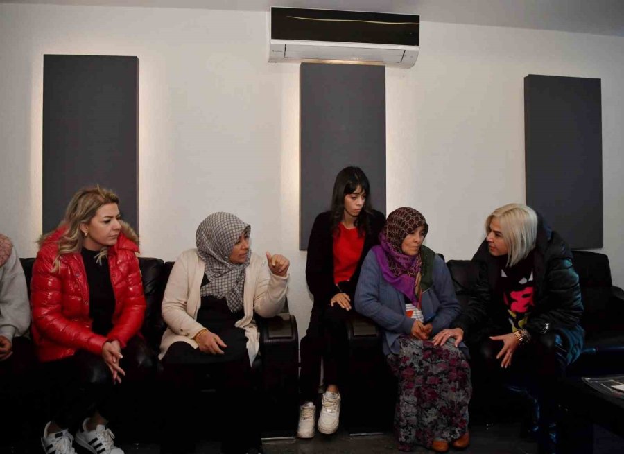 Antalya’ya Gelen Depremzedelere Yardım Eli