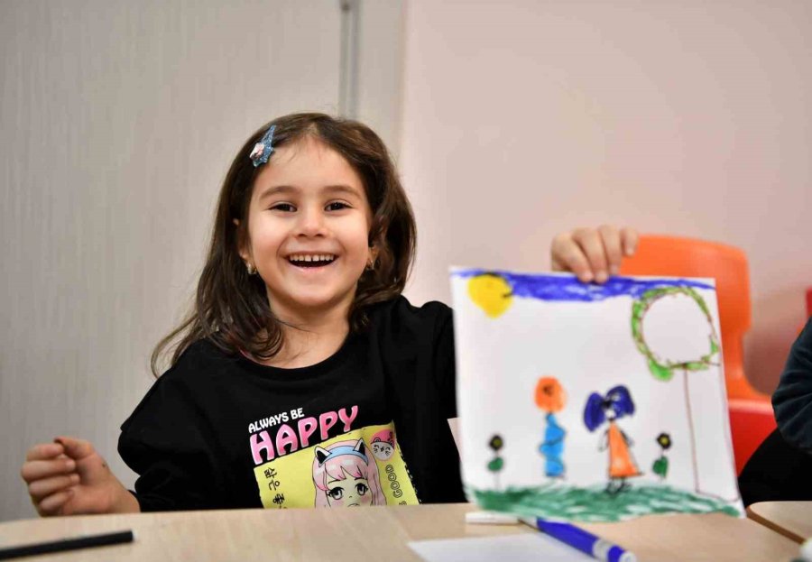 Antalya’ya Gelen Depremzedelere Yardım Eli