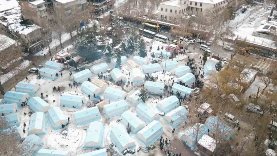 Depremin Ardından Malatya’da Yaralar Sarılıyor