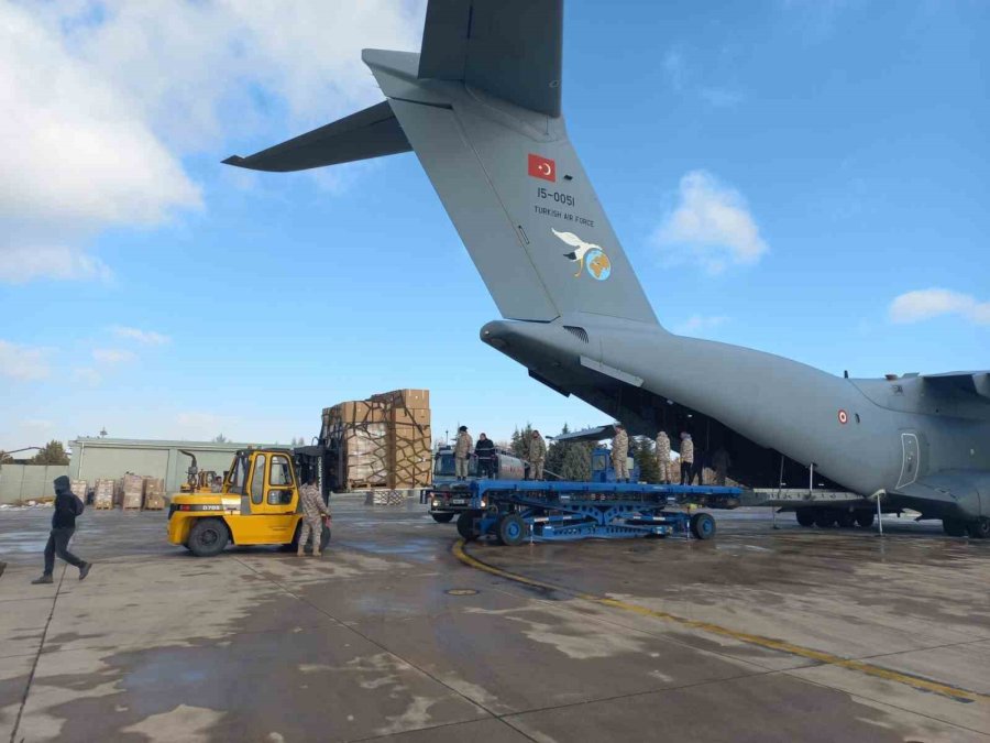 28 Ton Yardım Malzemesi A400m Kargo Uçağıyla Deprem Bölgelerine Gönderildi