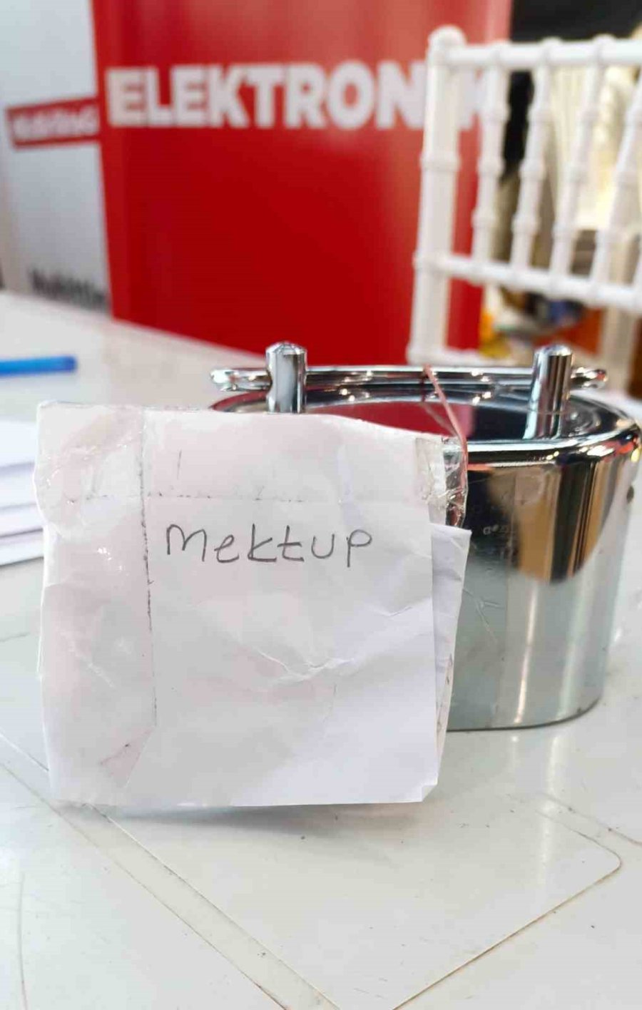 8 Yaşındaki Kardeşler Bisiklet Almak İçin Biriktirdikleri Parayı Depremzedelere Bağışladı