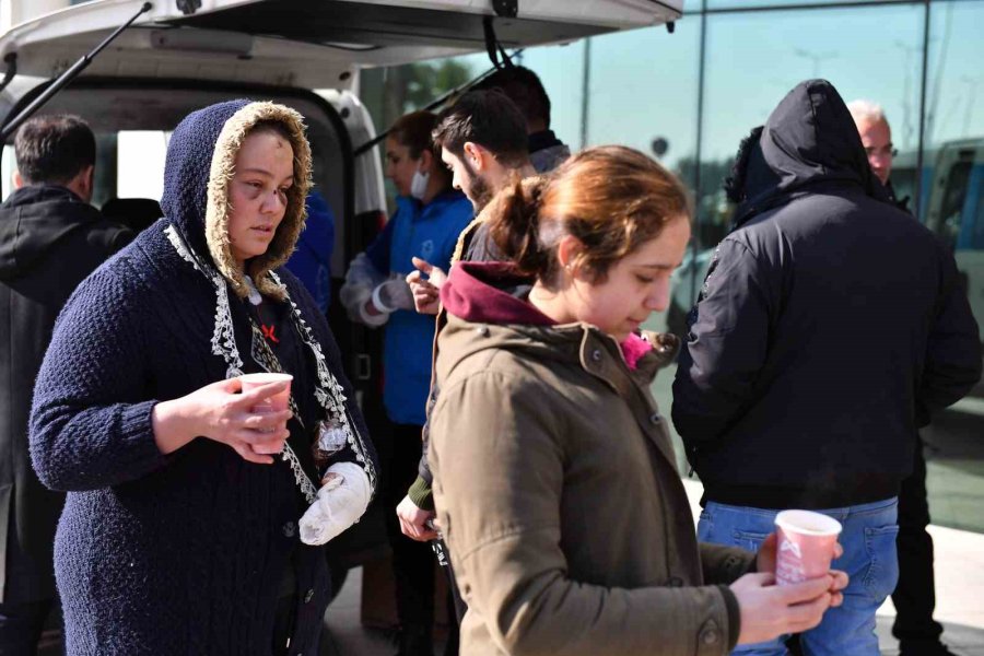 Depremin 4. Gününde De Yardımlar Çığ Gibi Büyüyor