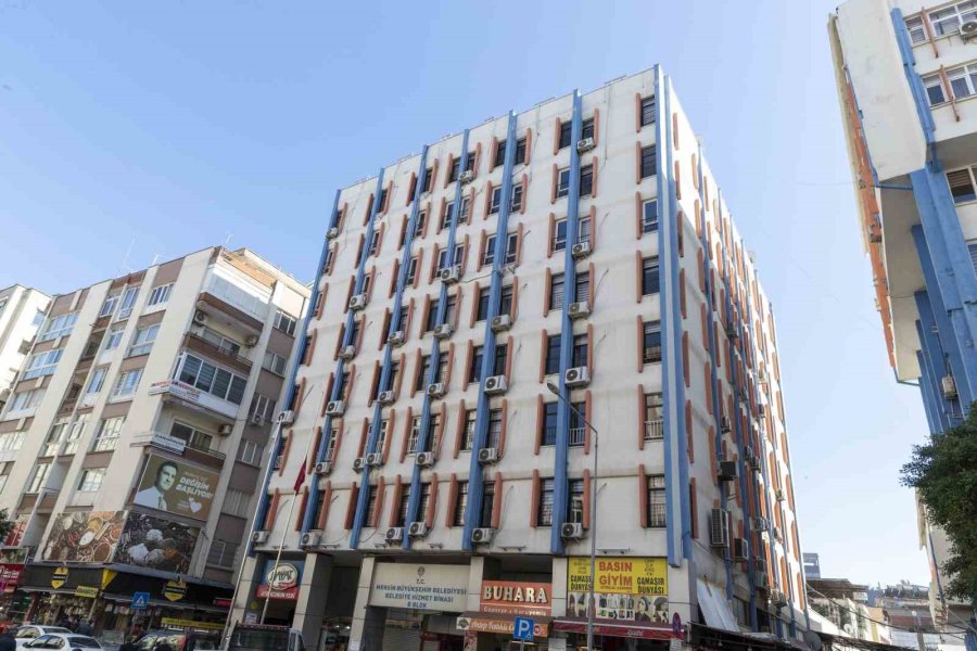 Mersin Büyükşehir Belediyesi, Depremde Hasar Alan Kırmızı Lacivert İş Merkezini Boşaltıyor