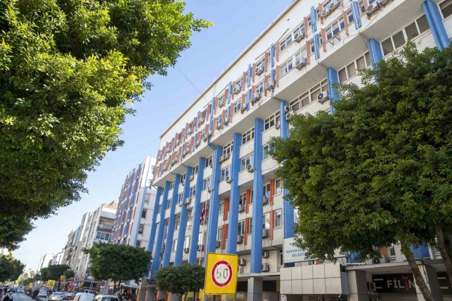 Mersin Büyükşehir Belediyesi, Depremde Hasar Alan Kırmızı Lacivert İş Merkezini Boşaltıyor