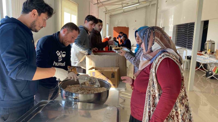 Mersin’e Gelen Depremzedeler Belediye Tesislerinde Konuk Ediliyor