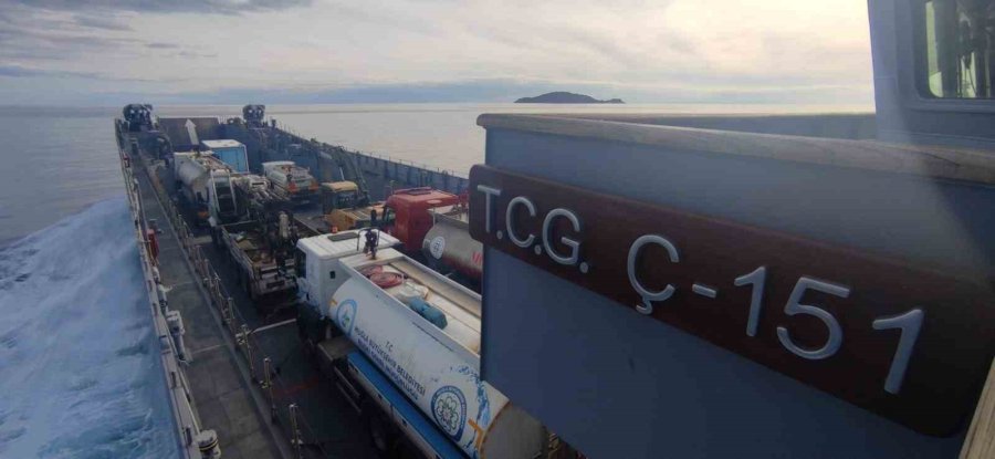 Msb Çıkarma Gemileri İle Deprem Bölgesine İş Makineleri Taşıdı