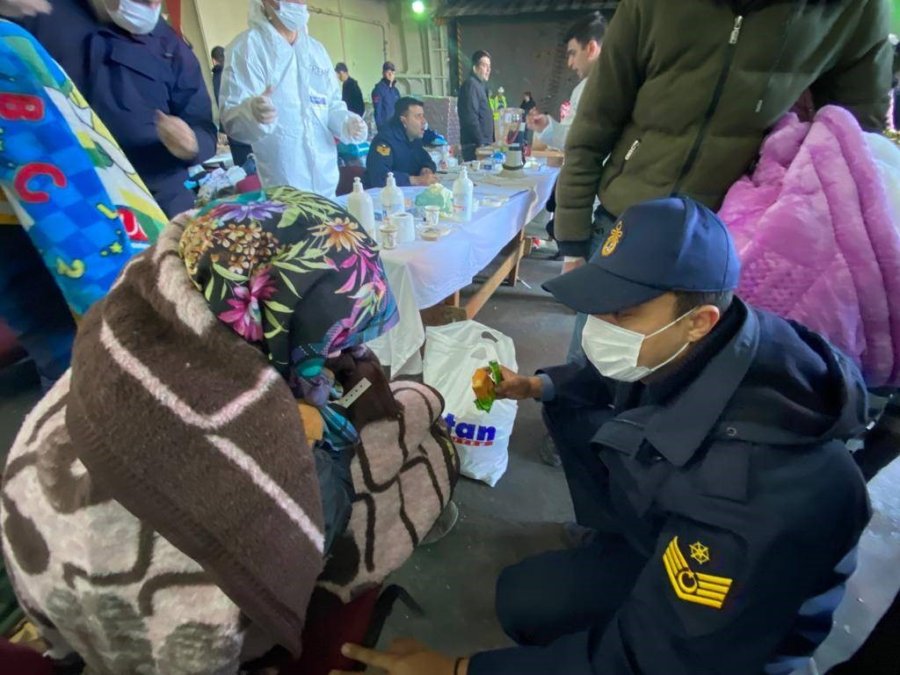 Tcg İskenderun, Yardım Malzemelerinin Naklini Kesintisiz Sürdürüyor