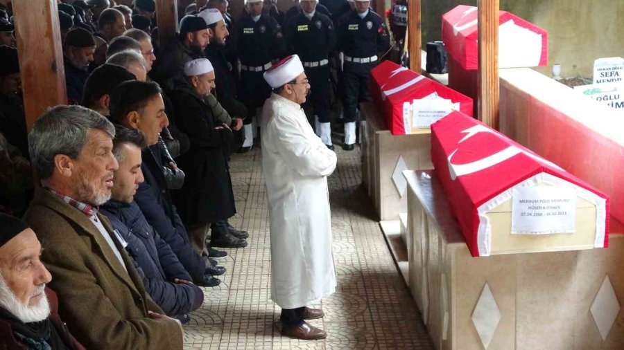 Depremde Hayatını Kaybeden Polis Baba Ve 2 Çocuğuna Acı Veda