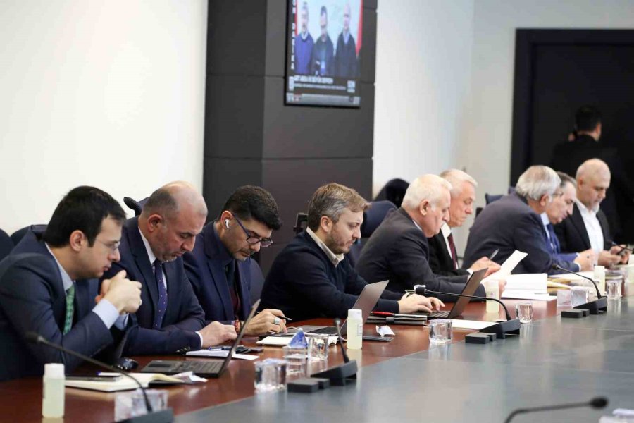 Türk Sanayicisi İle Deprem Bölgesi Arasında Yardım Köprüsü Kuruldu