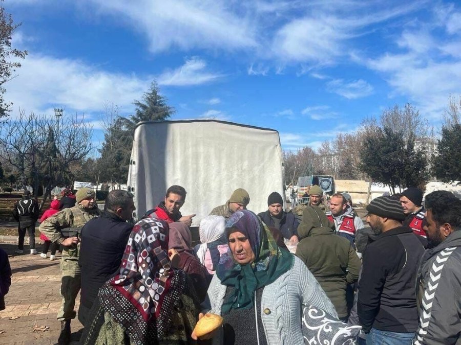 Msb: “11’inci Komando Tugayımız Aralıksız Sıcak Yemek Dağıtmayı Sürdürüyor”