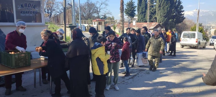 Msb: “11’inci Komando Tugayımız Aralıksız Sıcak Yemek Dağıtmayı Sürdürüyor”