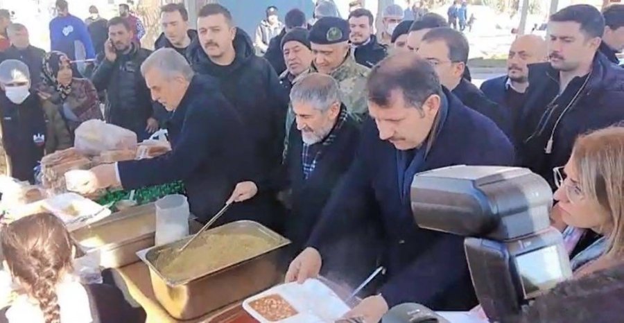 Msb: “11’inci Komando Tugayımız Aralıksız Sıcak Yemek Dağıtmayı Sürdürüyor”