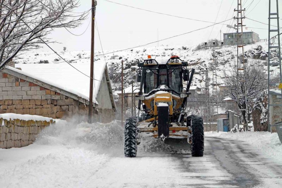 Talas’ta Kış Çalışmaları Aralıksız Sürüyor