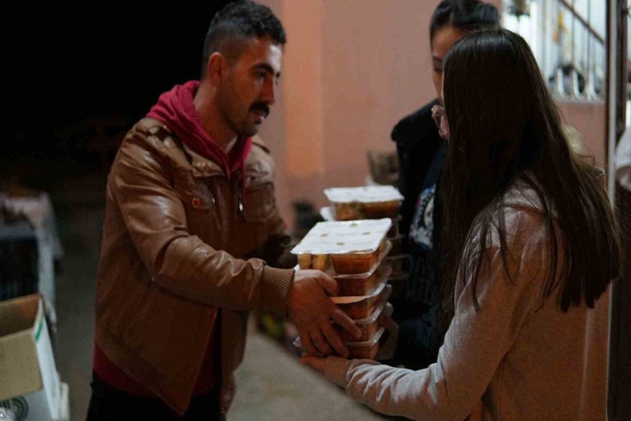 Tarsus Belediyesinden Kente Gelen Depremzedelere Destek