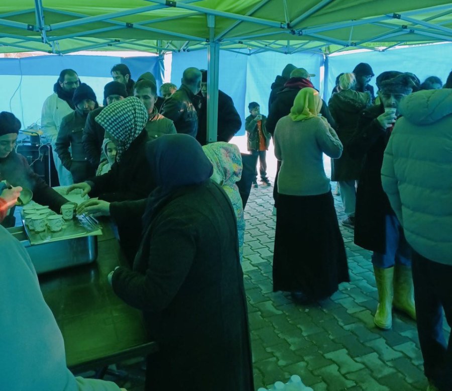 Tepebaşı Aşevinden Depremzedelere Kahvaltı Ve Yemek İkramı