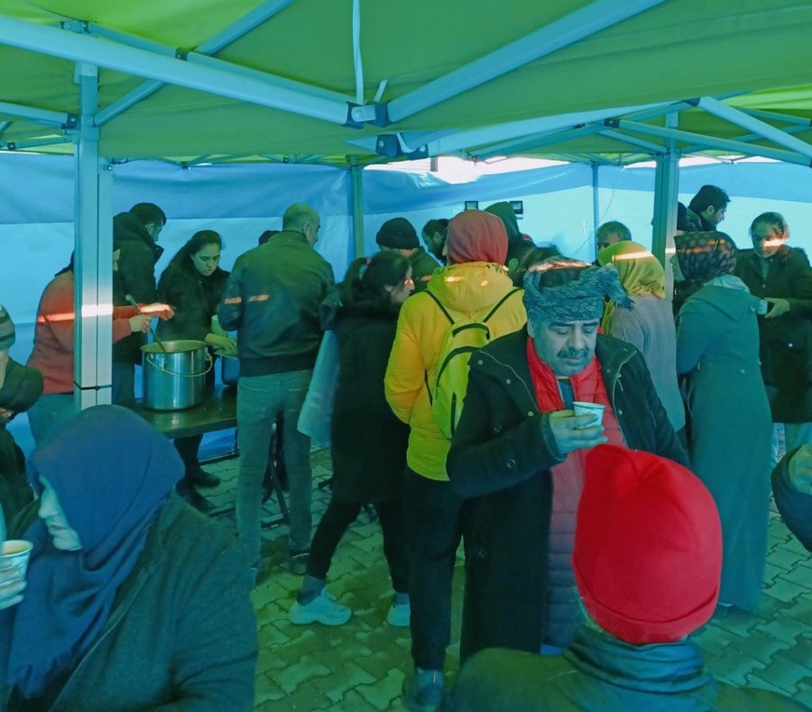 Tepebaşı Aşevinden Depremzedelere Kahvaltı Ve Yemek İkramı