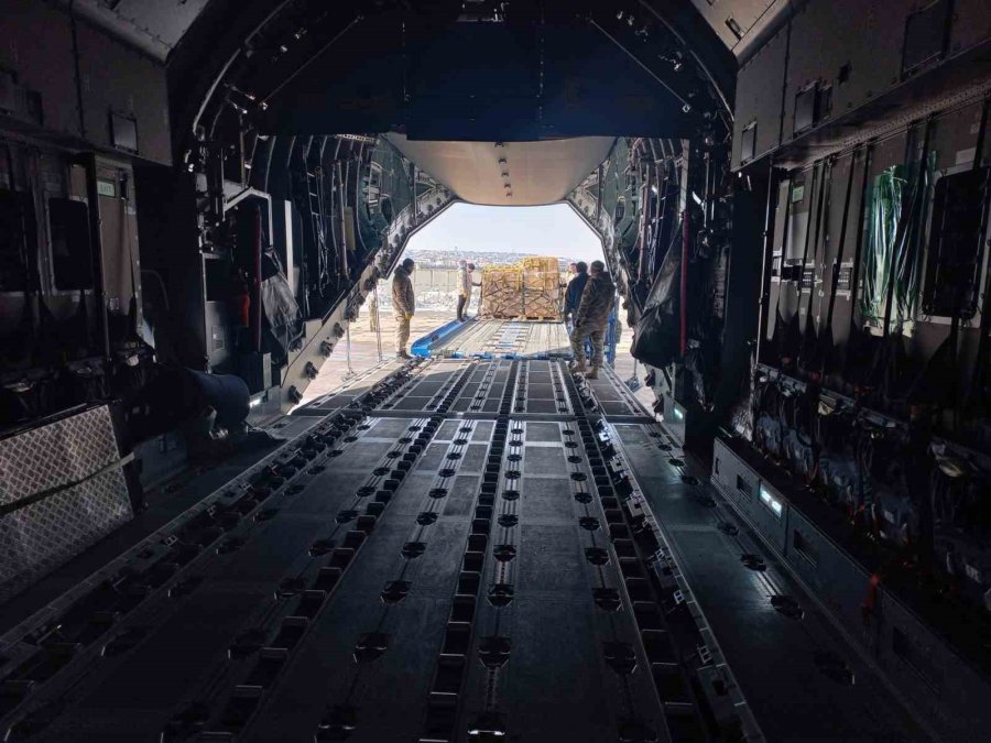 28 Ton Yardım Malzemesi A400m Kargo Uçağıyla Deprem Bölgelerine Gönderildi