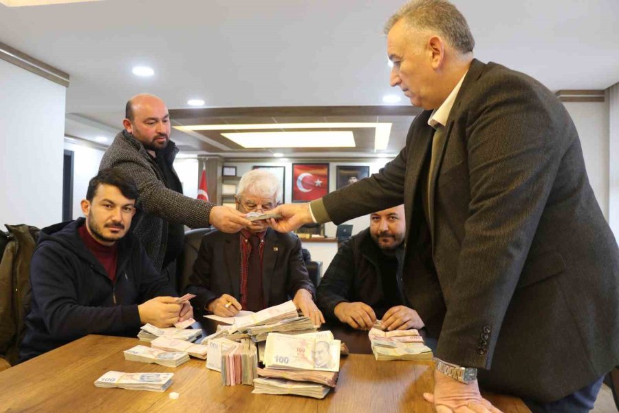 Aksaray’daki Süt Üreticilerinden Deprem Bölgesine 1 Milyon Lira Yardım