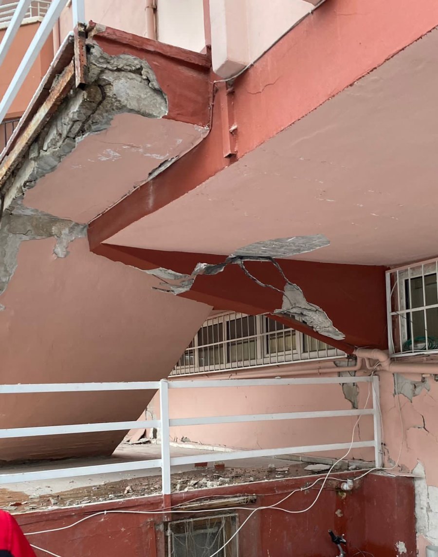 Niğde’de Hasar Gören 13 Bina Boşaltıldı