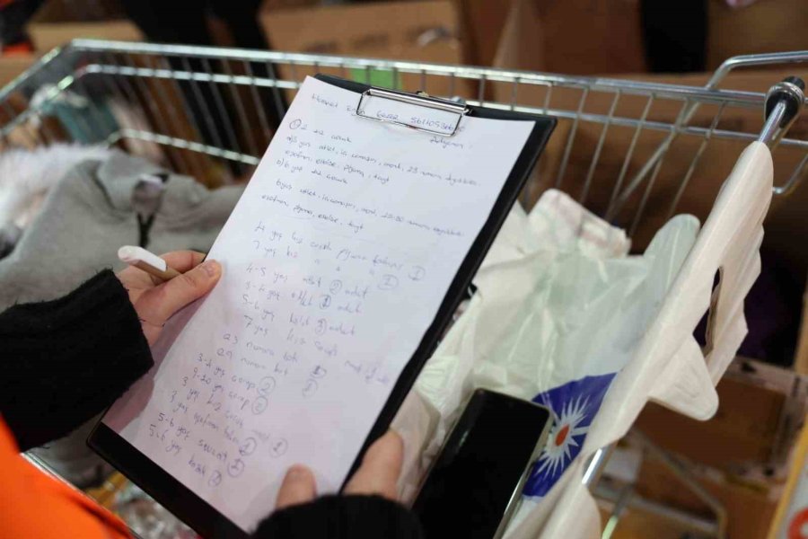 Antalya’daki Depremzede Vatandaşların İhtiyaçları Karşılanıyor