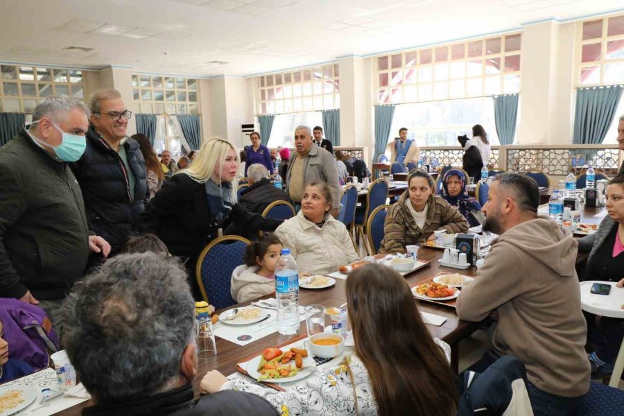 Akdeniz Üniversitesi Sosyal Tesisleri Depremzedeleri Misafir Ediyor