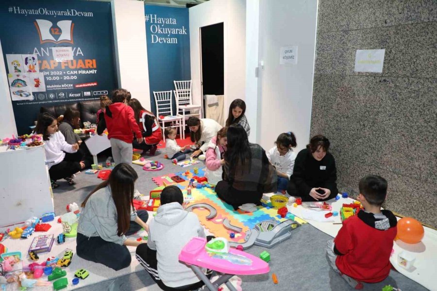 Antalya Büyükşehir Belediyesi Afet Yardım Merkezi’nde Yürek Isıtan Görüntüler