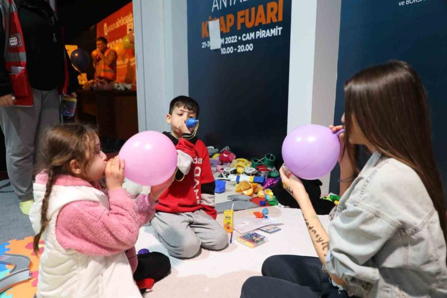 Antalya Büyükşehir Belediyesi Afet Yardım Merkezi’nde Yürek Isıtan Görüntüler