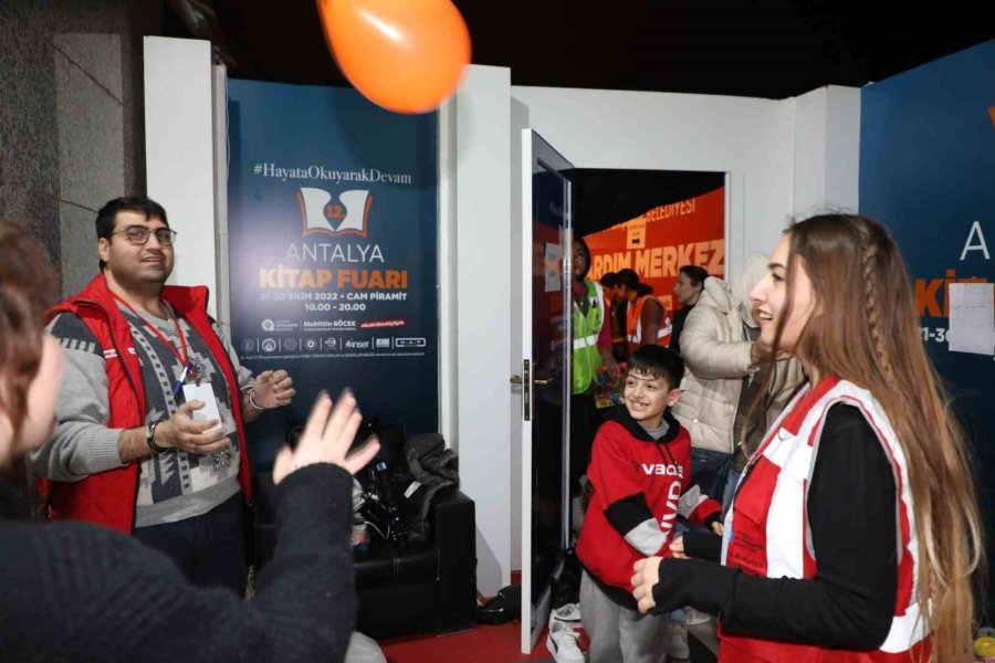 Antalya Büyükşehir Belediyesi Afet Yardım Merkezi’nde Yürek Isıtan Görüntüler