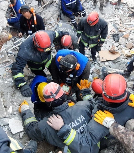 Asat, Deprem Bölgesinde Akustik Cihazlarla Onlarca Can Kurtardı