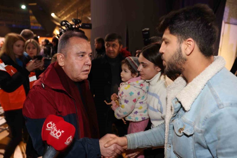 Antalya’ya Gelen Depremzedeler İçin Ücretsiz Giyim Mağazası Açılacak