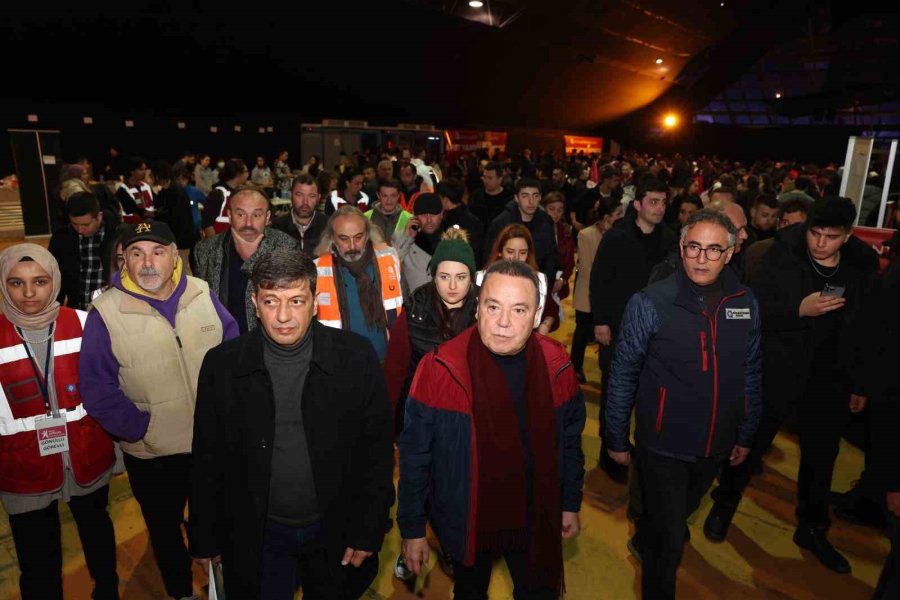 Antalya’ya Gelen Depremzedeler İçin Ücretsiz Giyim Mağazası Açılacak