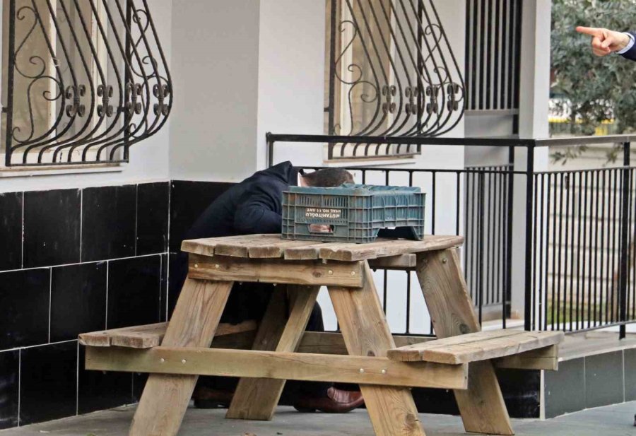 Antalya’da Apartman Sakinlerini Sokağa Döken Yangın