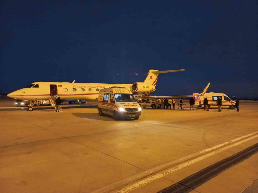 Cumhurbaşkanlığına Ait "dap" Uçağı Deprem Bölgesinden 6 Yaralıyı Ankara’ya Nakletti