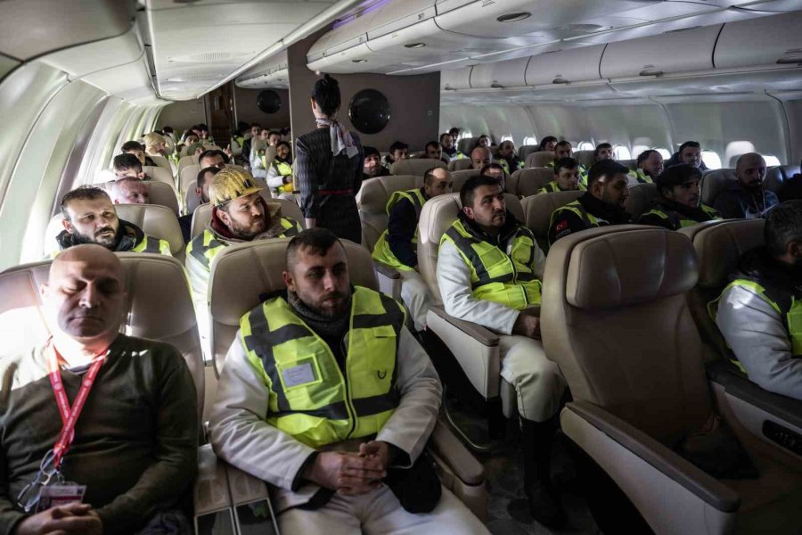 Cumhurbaşkanlığı Uçakları Depremzedeler İçin Seferber