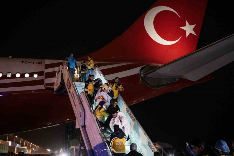 Cumhurbaşkanlığı Uçakları Depremzedeler İçin Seferber