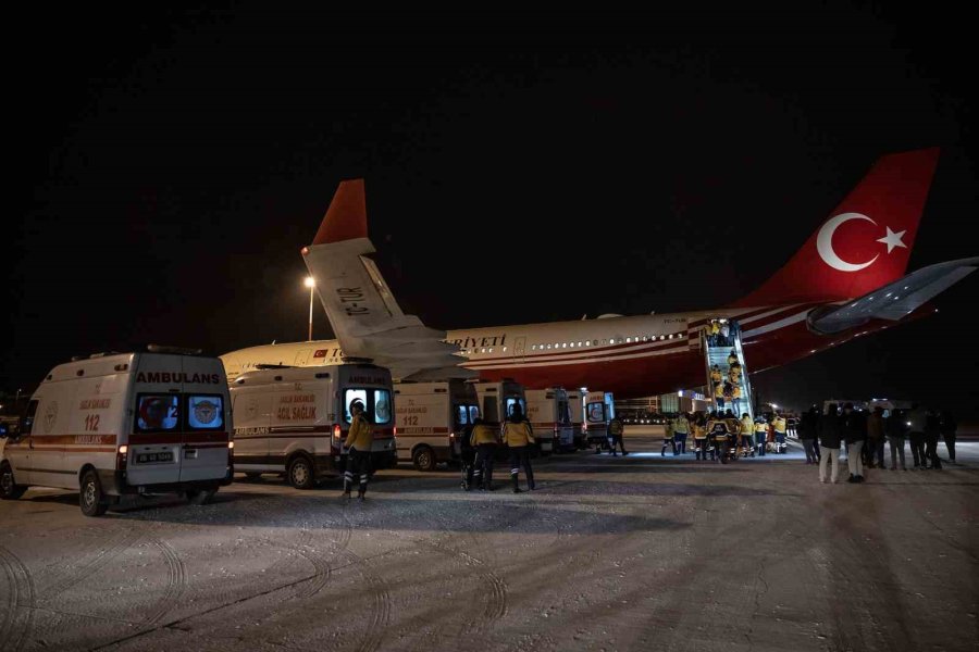 Cumhurbaşkanlığı Uçakları Depremzedeler İçin Seferber