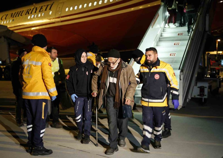 Cumhurbaşkanlığı Uçakları Depremzedeler İçin Seferber