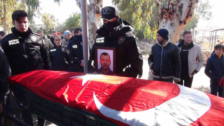 Depremde Hayatlarını Kaybeden Polis Memuru Eşi Ve 4 Çocuğu Toprağa Verildi