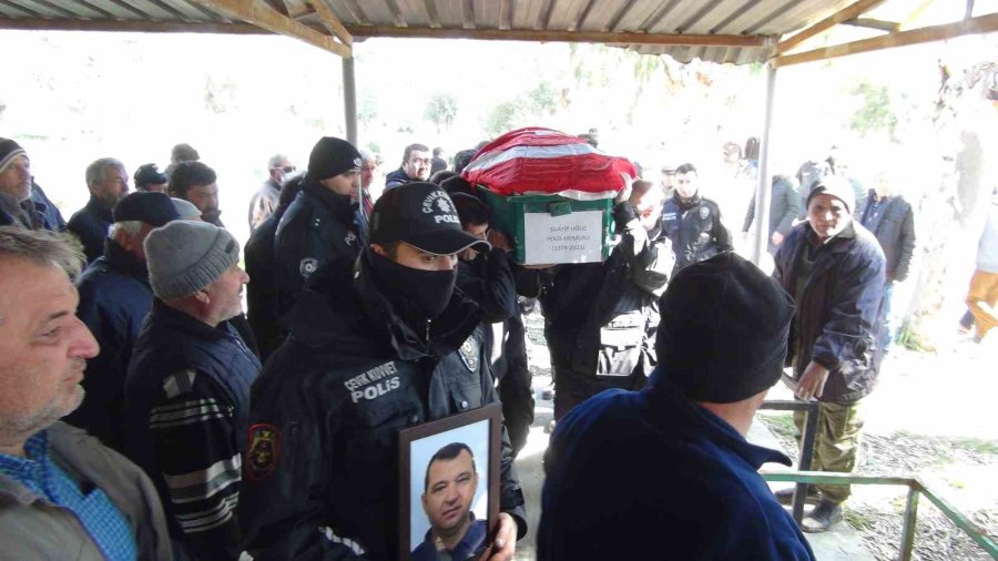 Depremde Hayatlarını Kaybeden Polis Memuru Eşi Ve 4 Çocuğu Toprağa Verildi