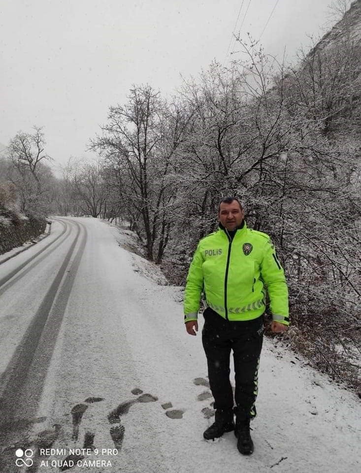 Depremde Hayatlarını Kaybeden Polis Memuru Eşi Ve 4 Çocuğu Toprağa Verildi