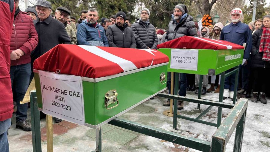 Depremde Hayatını Kaybeden Uzman Çavuş Ve Ailesi Son Yolculuğuna Uğurlandı