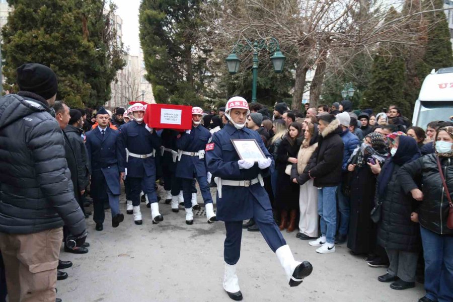 Depremde Hayatını Kaybeden Uzman Çavuş Ve Ailesi Son Yolculuğuna Uğurlandı