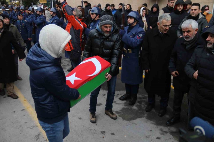 Depremde Hayatını Kaybeden Uzman Çavuş Ve Ailesi Son Yolculuğuna Uğurlandı