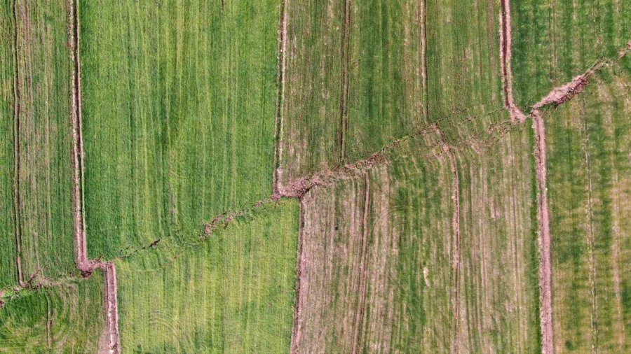 Depremden Sonra Köyde Yaşanan Fay Kırığı Havadan Görüntülendi