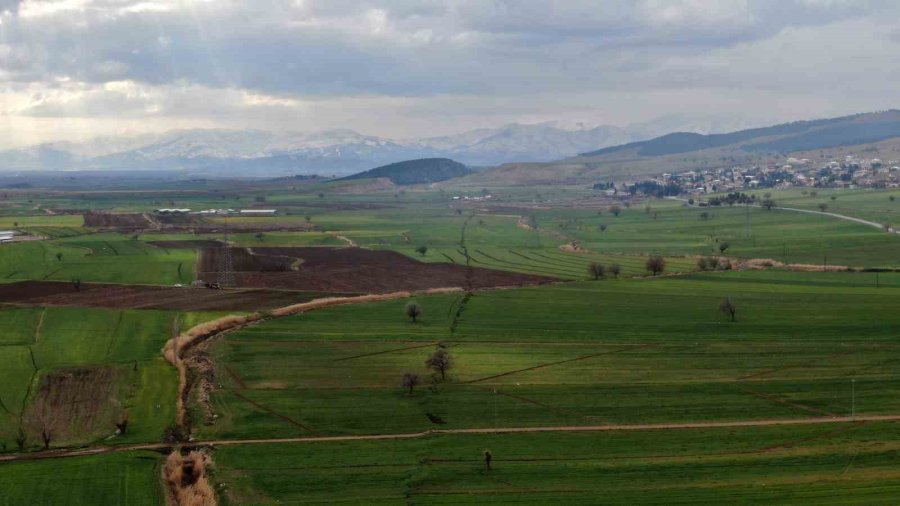 Depremden Sonra Köyde Yaşanan Fay Kırığı Havadan Görüntülendi