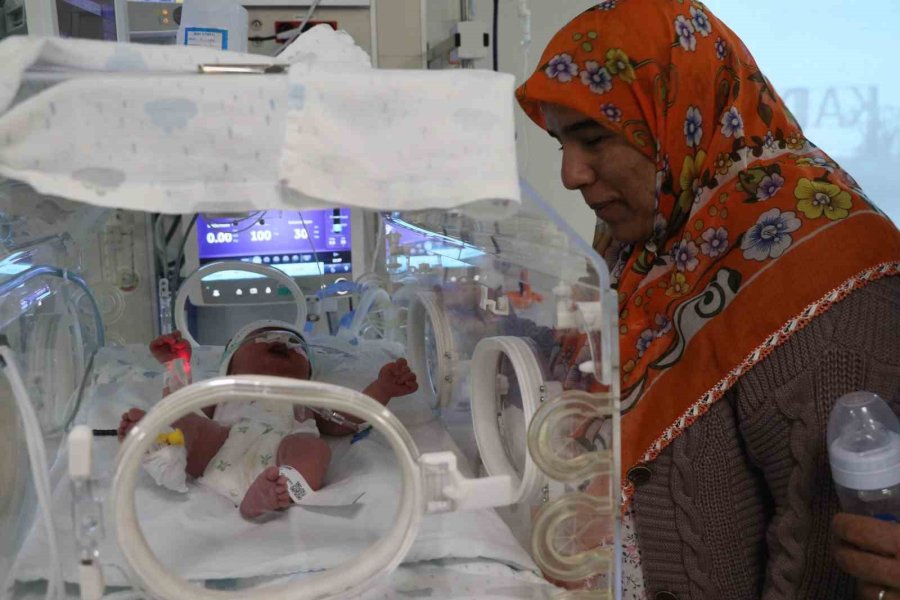 Enkazdan Çıkan Mutluluk