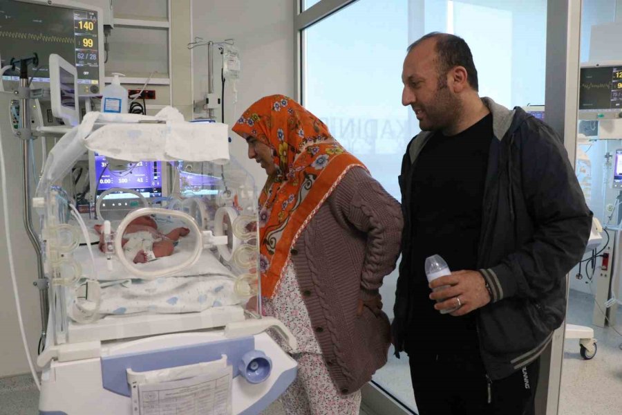 Enkazdan Çıkan Mutluluk